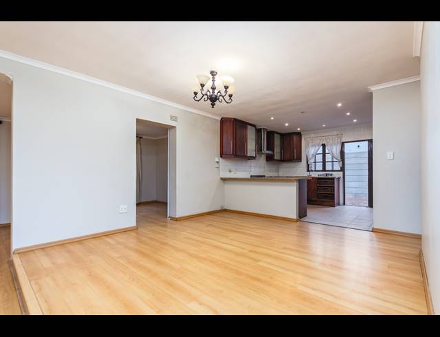 4 BEDROOM HOUSE FOR SALE IN BLOUBERG SANDS